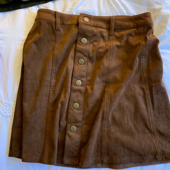 Suede skirt with buttons - Picture 4 of 4